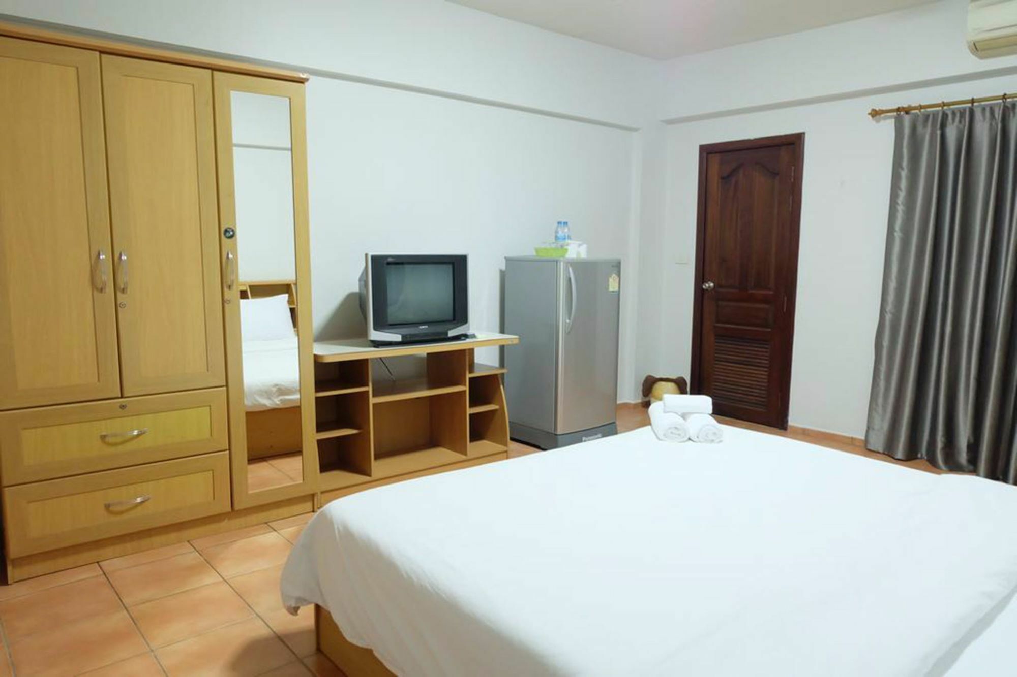 Lomsabai Apartments Bangsaen Exterior foto